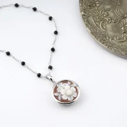 Pendente 'Madame Deco'